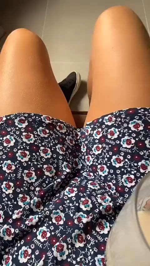 Girl Wearing A Dress Shows Her Lovely Vagina Sexgifs Me